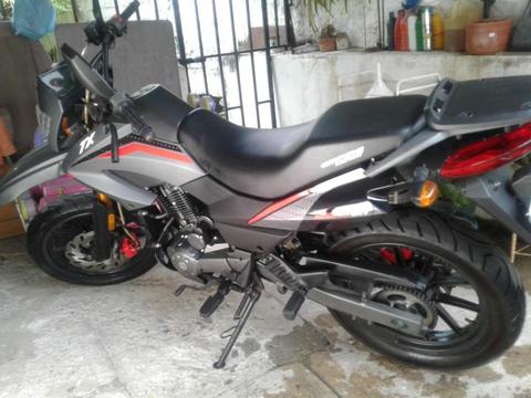 Moto Empire TX200 SM 2013, en perfectas condiciones