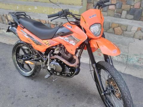 Vendo moto um dsr 200