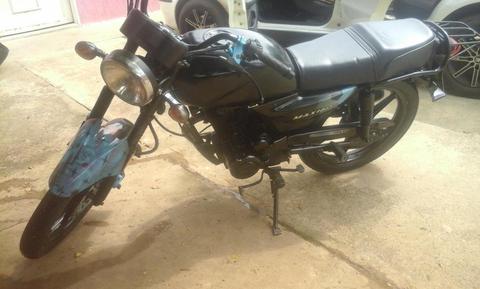 VENDO MOTO UM 2013