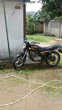 Vendo Moto Suzuki