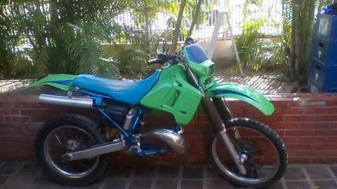 se vende moto de cross enduro KDX 200cc barata