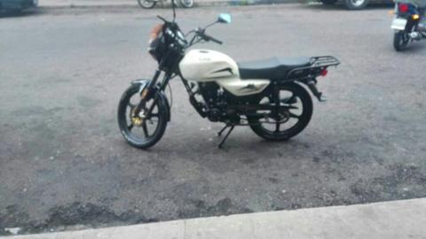 Se Vende Moto Um 2013 Buen Estado