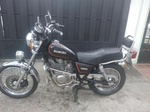 Moto Suzuki GN 250