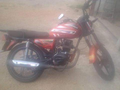 vendo o cambio moto bera 2013 motor malo cauchos bueno tiene sus detalles papales en regla