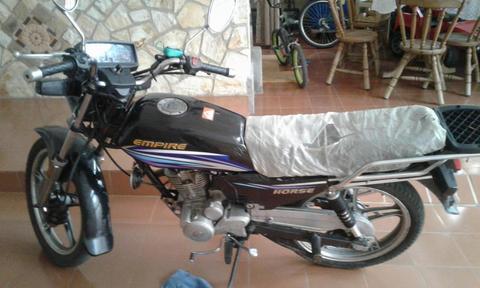 Se vende o se cambio horse 2014