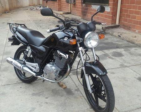 Se vende moto suzuki EN 125 año 2011