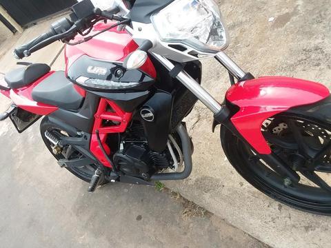 Se Vende Moto Um