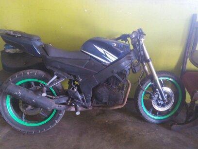 VENDO MOTO R1 BERA