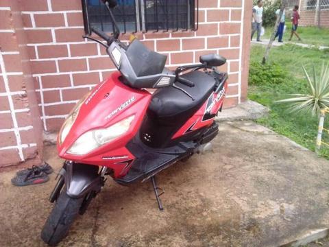 SE VENDE MOTO CORVETTE AÑO 2014