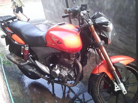 VENDO MOTO RKV