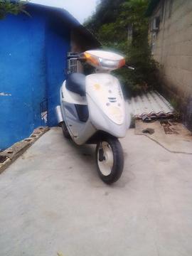 Vendo moto jog Yamaha fina ojo la vendo no la regalo 04144073824