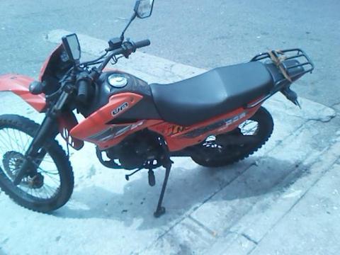 Moto UM 200 DSR