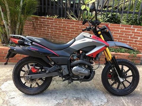 Moto TX200 Empire Año 2013 Oportunidad por Viaje