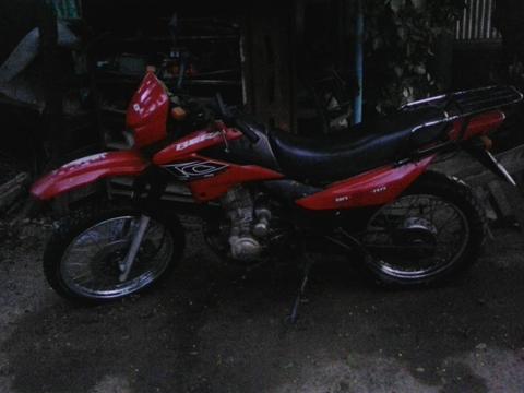 SE VENDE MOTO BERA 2011