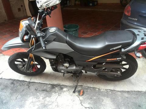 se vende o se cambia tx 200 2011