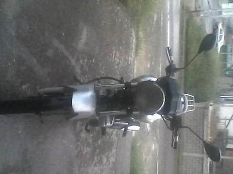 se vende o se cambia moto speed x carro