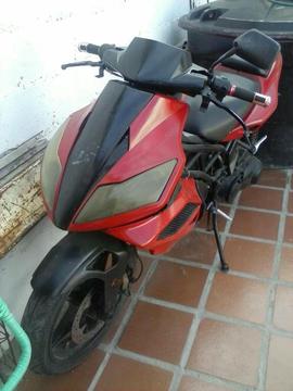 EN VENTA MOTO TIPO PASEO ROJO/NEGRO