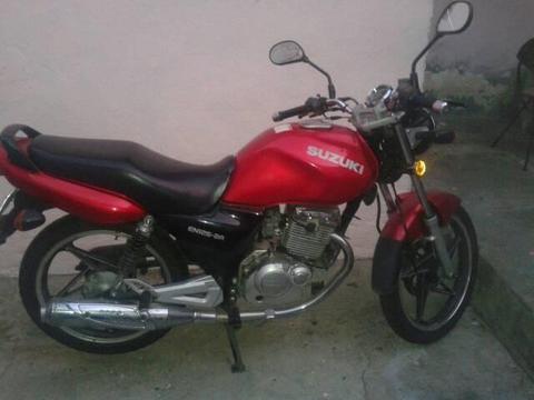Se vende moto Suzuki EN 125 Año 2013.Mantenimiento al dia