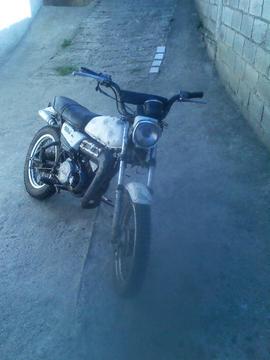 vendo moto yamaha por motivo de viaje