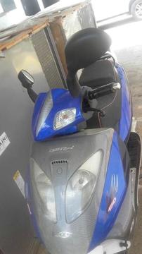 Bera Mustang 2015 Nueva de Regalo vendo por motivo de Viaje todo al dia