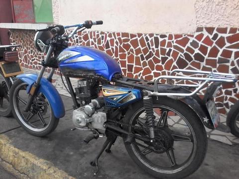 VENDO MOTO BERA SOCIALISTA AÑO 2012