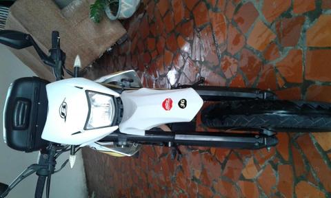 se vende moto DT AÑO 2014