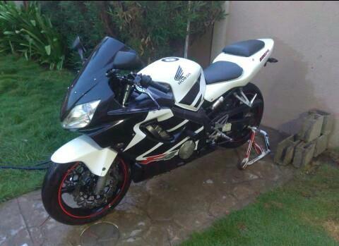 Moto CBR 600F4