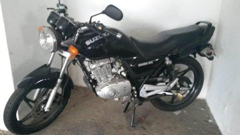 se vende moto suzuki 125 cc