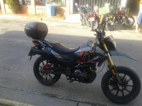 Moto Tx 200 Barras Doradas