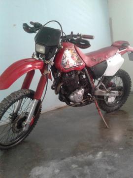 vendo moto honda 400cc. enduro tlf 04244093623