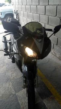 MOTO BERA R1