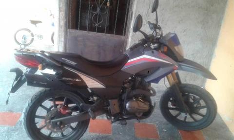 MOTO EMPAIRE TX 200