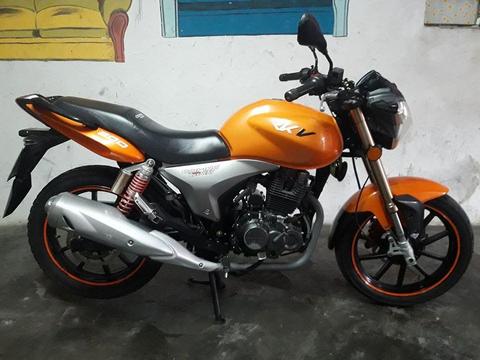 VENDO HERMOSA RKV 2013 SOLO 5 MIL KM 0424 7289660