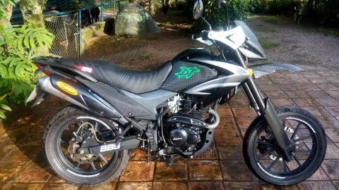 vendo moto dt bera exelentes condiciones 2013 papeles al dia