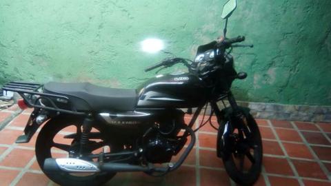 Vendo Moto Um Max 150 en Buen Estado