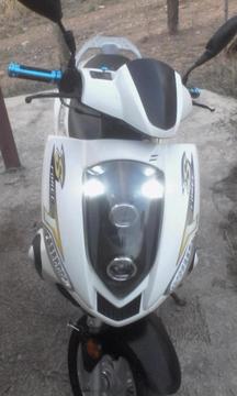 Vendo Moto Skygo scooter 150cc en Buen Estado