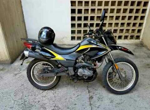 Moto Tx200 Año 2010 Negra 13.000 km en optimas condiciones