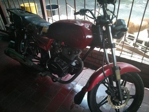 SE VENDE MOTO BERA 150CC AÑO 2013