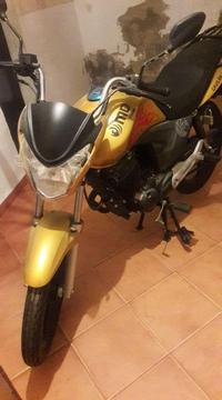 VENDO MOTO MD GAVILAN año 2015