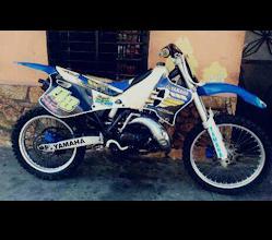 Se vende moto Yamaha YZ250