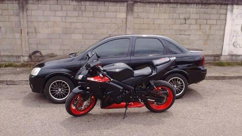 se vende cbr 2004 600rr se recibe carro o moto de menor valor 04247543940