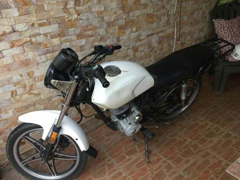 Vendo Moto Bera 200