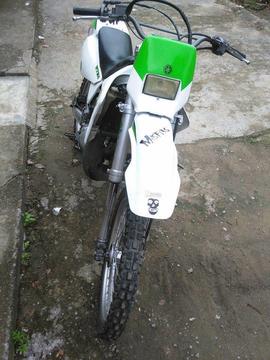 Se vende YAMAHA DR 200