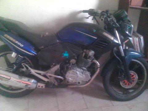 vendo mi moto bera 200 año 2012 o cambio por carro