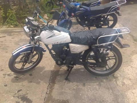 SE VENDE MOTO