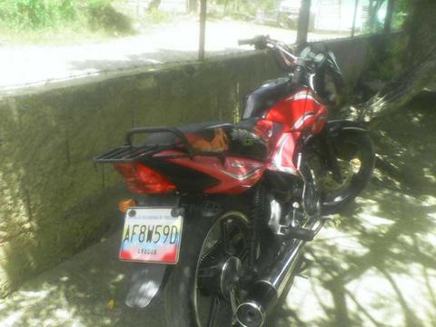 se vende moto UM