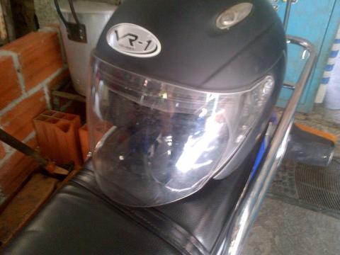 vendo o cambio casco semi integral buenas condiciones