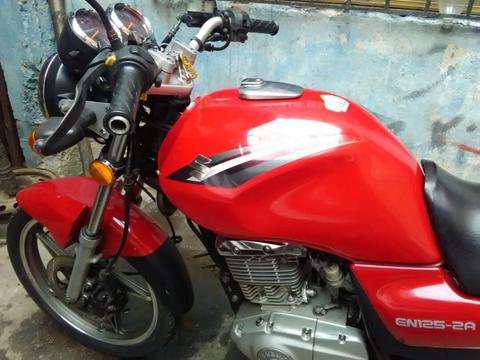 a la venta moto en 125 suzuki.. oño 2012 en perfecto estado