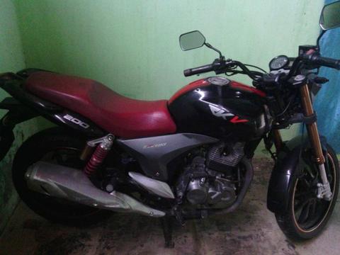 Se vende Moto RKV 200