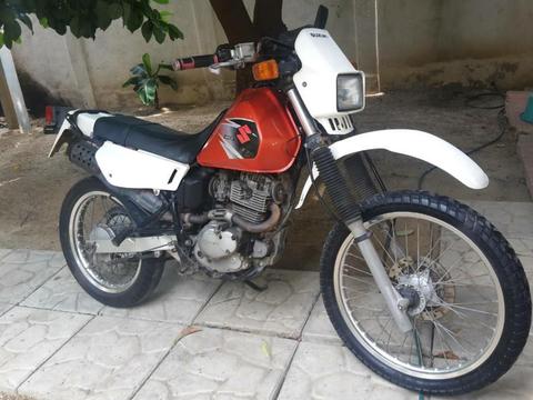 Moto Suzuki Dr200